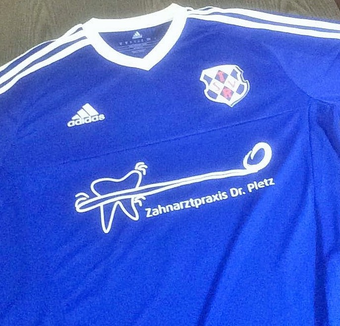 Fussballtrikot vergrößert